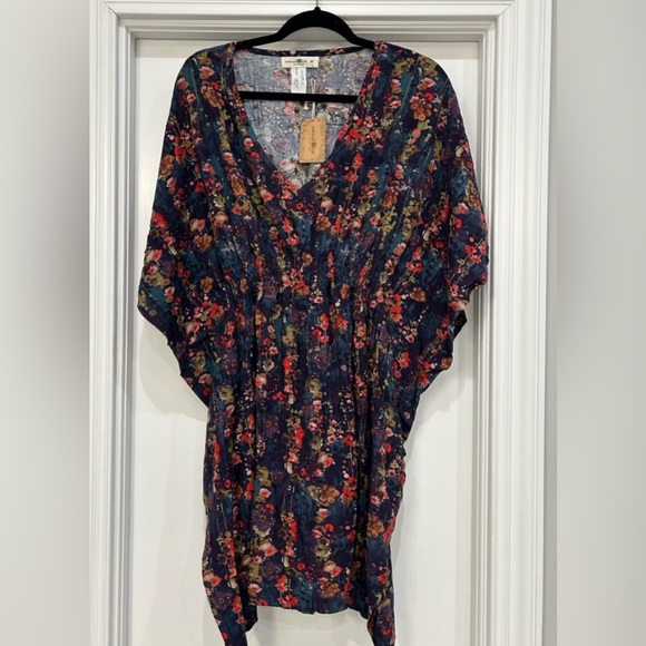 NATURAL LIFE Floral Tunic in Navy and Red - Picture 1 of 6